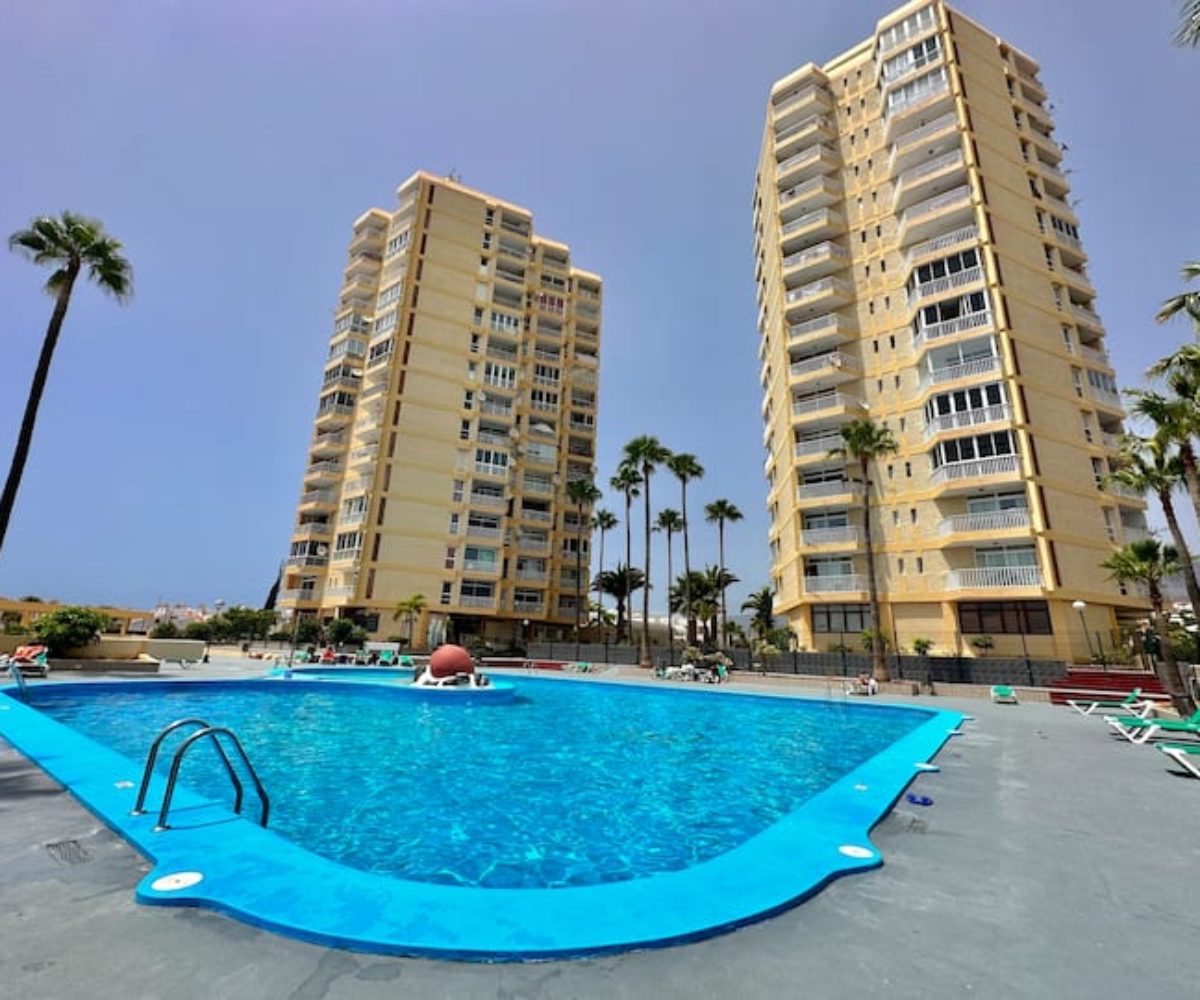 Your Dream Home Close to the Beach – With Pool Views!