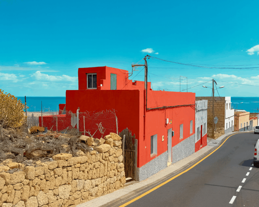 Tu Oasis Canario en Chimiche: Auténtica Casa con Cuevas y Vistas al Océano
