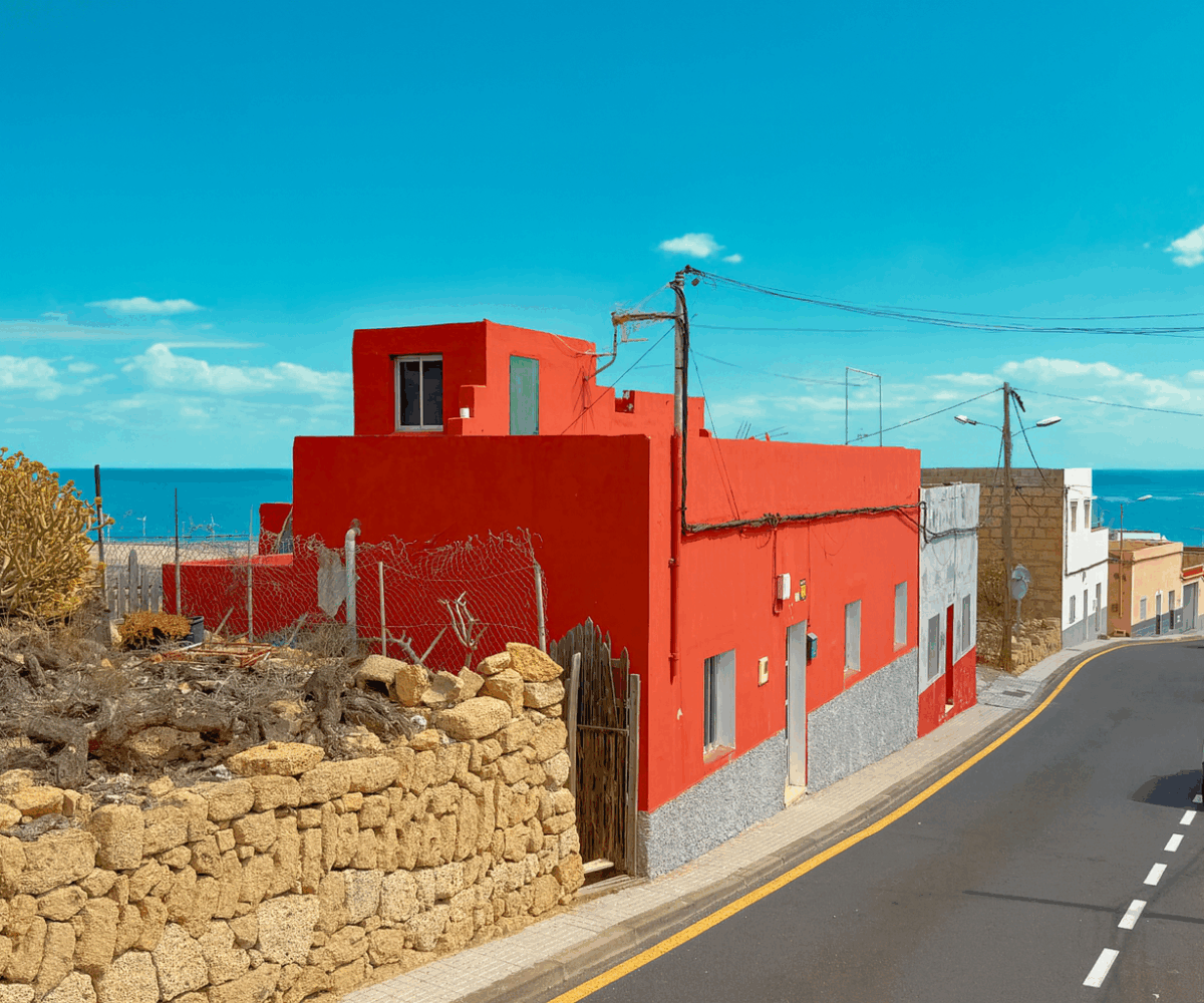 Tu Oasis Canario en Chimiche: Auténtica Casa con Cuevas y Vistas al Océano