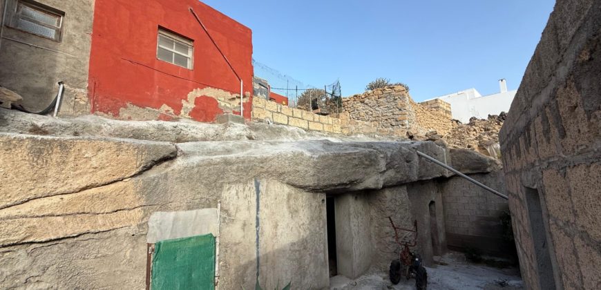 Tu Oasis Canario en Chimiche: Auténtica Casa con Cuevas y Vistas al Océano