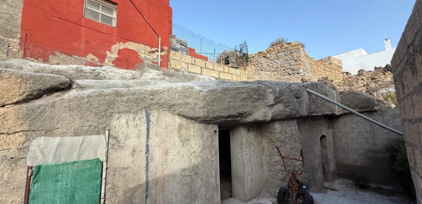 Tu Oasis Canario en Chimiche: Auténtica Casa con Cuevas y Vistas al Océano