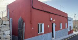 Tu Oasis Canario en Chimiche: Auténtica Casa con Cuevas y Vistas al Océano