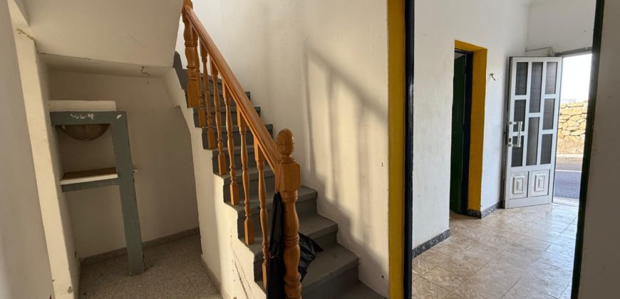 Tu Oasis Canario en Chimiche: Auténtica Casa con Cuevas y Vistas al Océano