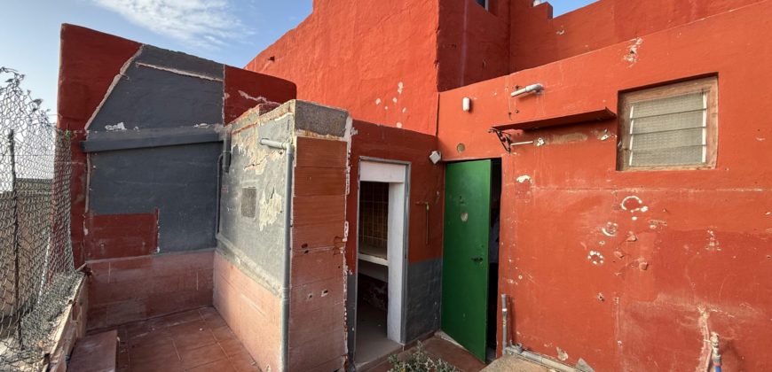 Tu Oasis Canario en Chimiche: Auténtica Casa con Cuevas y Vistas al Océano