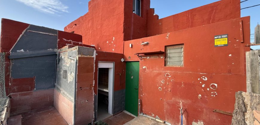 Tu Oasis Canario en Chimiche: Auténtica Casa con Cuevas y Vistas al Océano