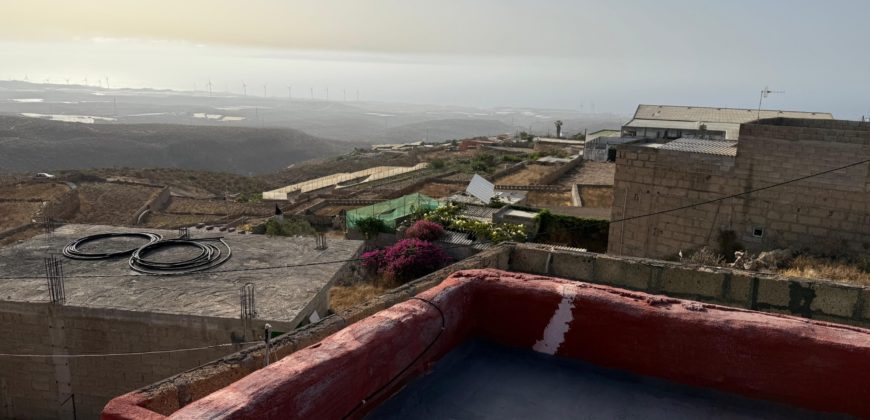 Tu Oasis Canario en Chimiche: Auténtica Casa con Cuevas y Vistas al Océano