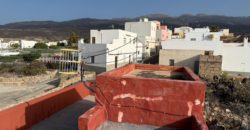 Tu Oasis Canario en Chimiche: Auténtica Casa con Cuevas y Vistas al Océano