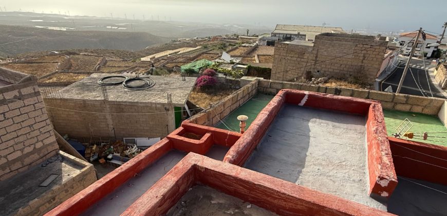 Tu Oasis Canario en Chimiche: Auténtica Casa con Cuevas y Vistas al Océano