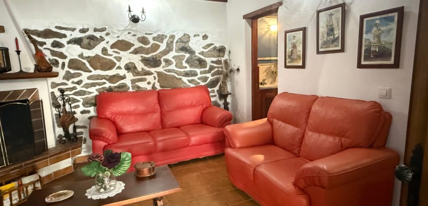 Finca Rústica con Parcela Urbana y Licencia Turística en Los Silos, Tenerife