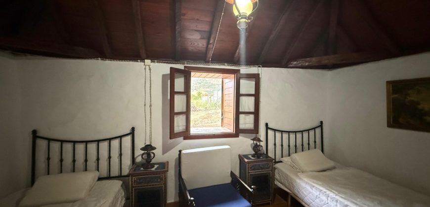 Finca Rústica con Parcela Urbana y Licencia Turística en Los Silos, Tenerife