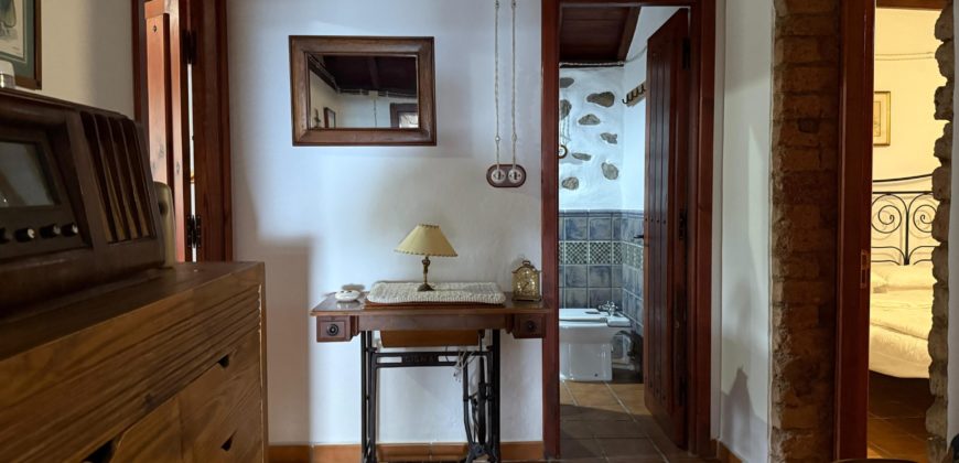 Finca Rústica con Parcela Urbana y Licencia Turística en Los Silos, Tenerife