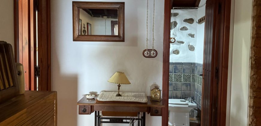 Finca Rústica con Parcela Urbana y Licencia Turística en Los Silos, Tenerife