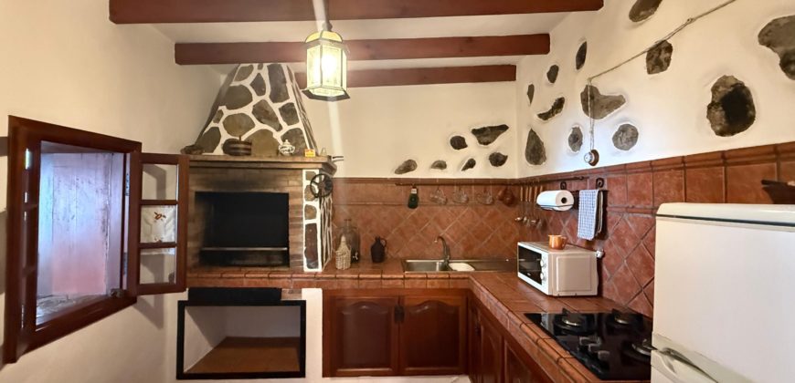 Finca Rústica con Parcela Urbana y Licencia Turística en Los Silos, Tenerife