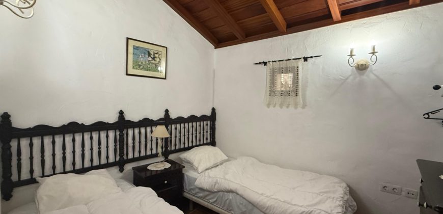 Finca Rústica con Parcela Urbana y Licencia Turística en Los Silos, Tenerife