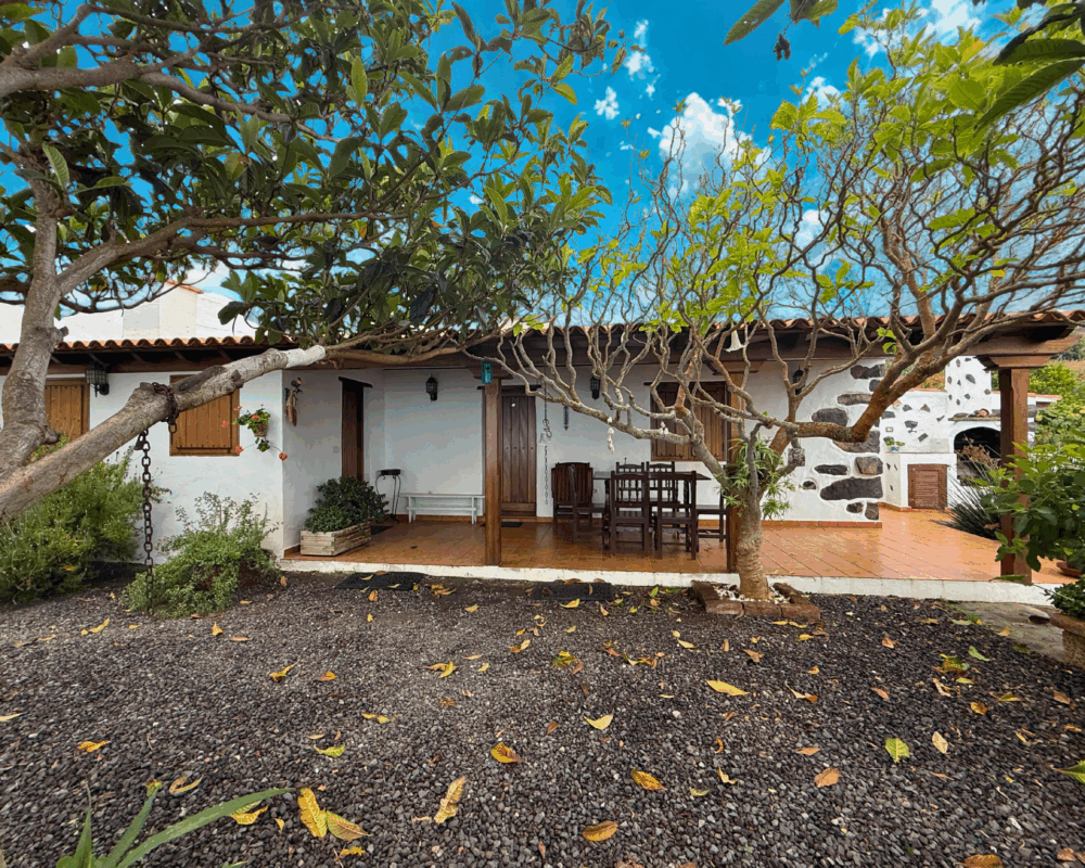 Finca Rústica con Parcela Urbana y Licencia Turística en Los Silos, Tenerife