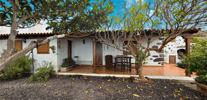 Finca Rústica con Parcela Urbana y Licencia Turística en Los Silos, Tenerife