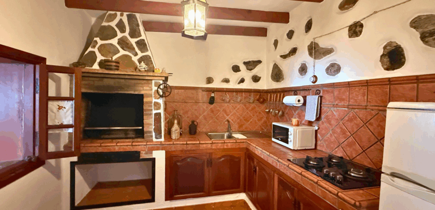 Finca Rústica con Parcela Urbana y Licencia Turística en Los Silos, Tenerife