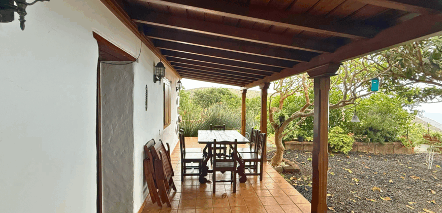 Finca Rústica con Parcela Urbana y Licencia Turística en Los Silos, Tenerife