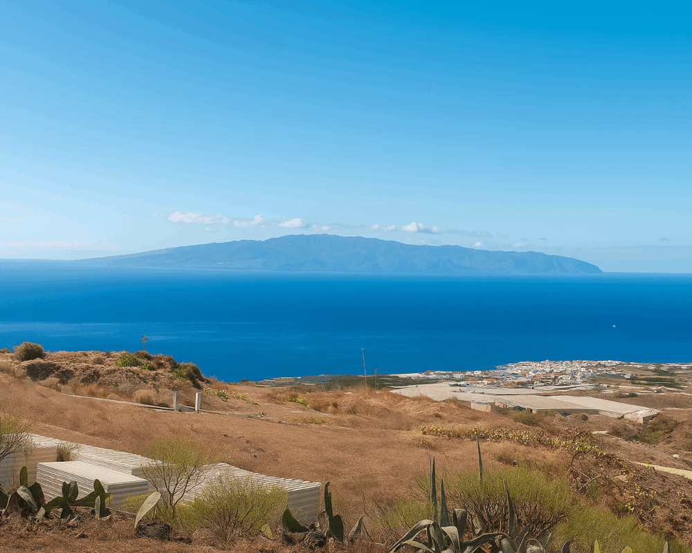 Parcela con proyecto agrícola y vistas espectaculares al mar en Tejina (Guía de Isora)