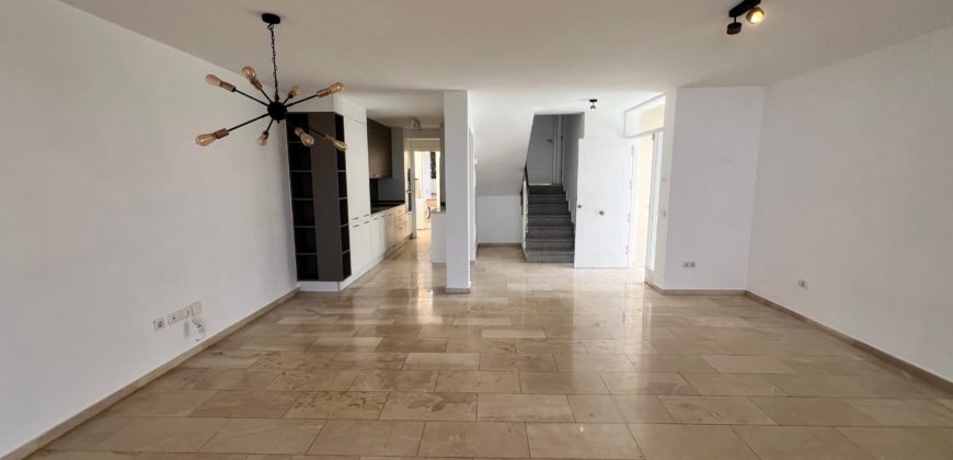 Chalet Adosado en Venta – Los Girasoles, Madroñal de Fañabé