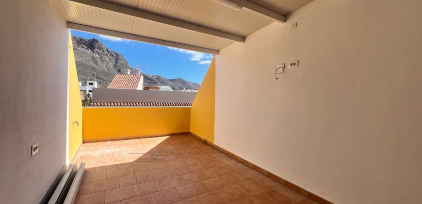 Semi-Detached Triplex for Sale – Valle de San Lorenzo, Arona