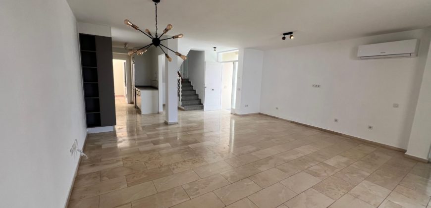 Chalet Adosado en Venta – Los Girasoles, Madroñal de Fañabé