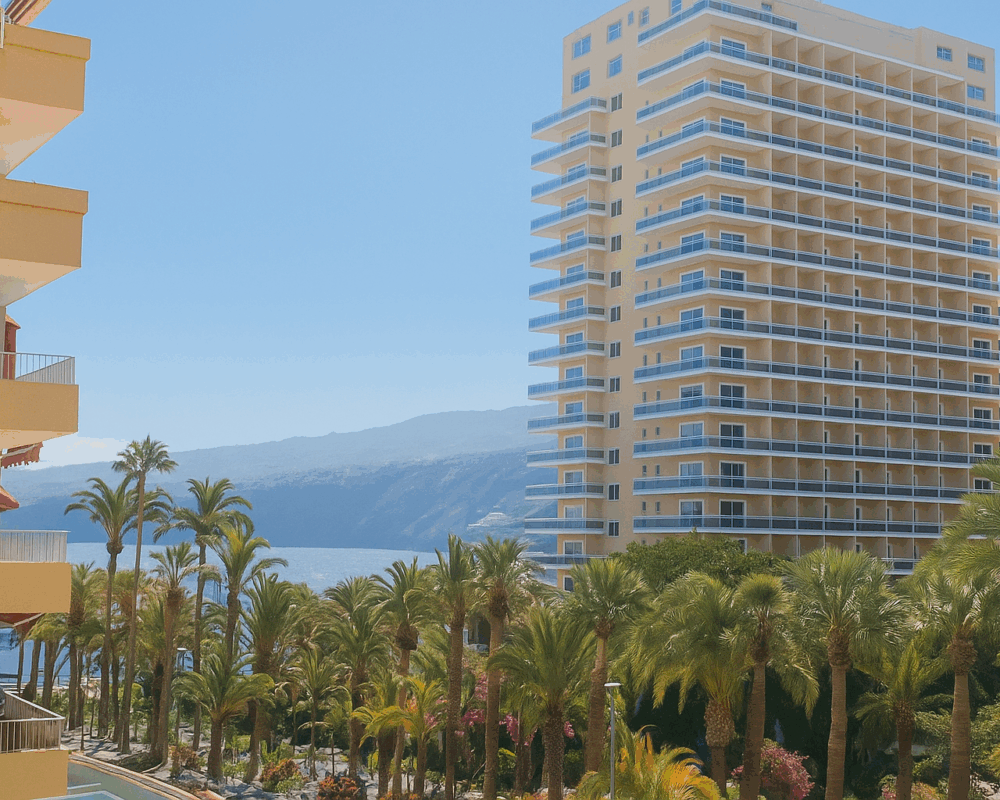 Apartamento con 2 Dormitorios y 2 Balcones – Puerto de la Cruz, Edificio Alta