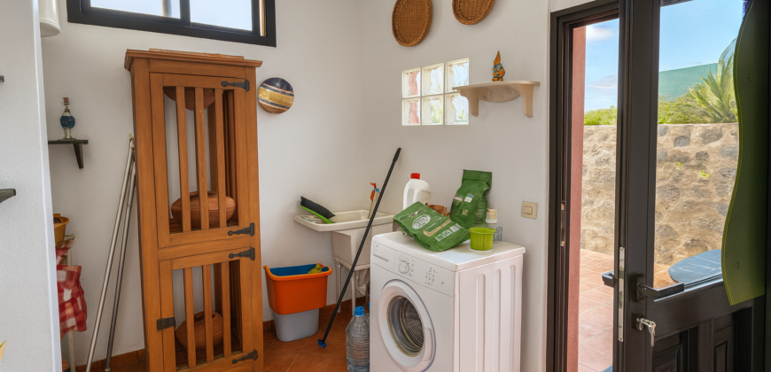 Independent House with Panoramic Ocean & Teide Views – La Guancha – 1000 m² Plot