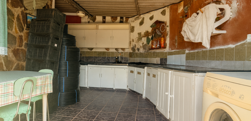 Finca rústica con edificaciones y gran potencial