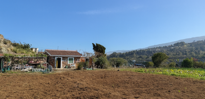 Finca rústica con edificaciones y gran potencial