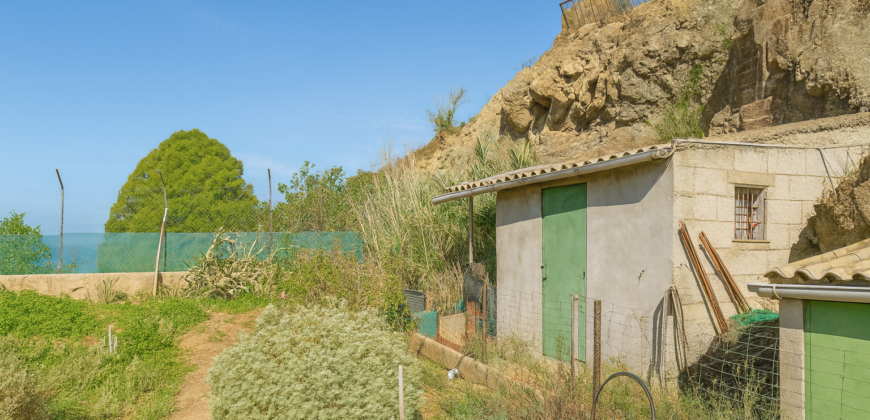 Finca rústica con edificaciones y gran potencial