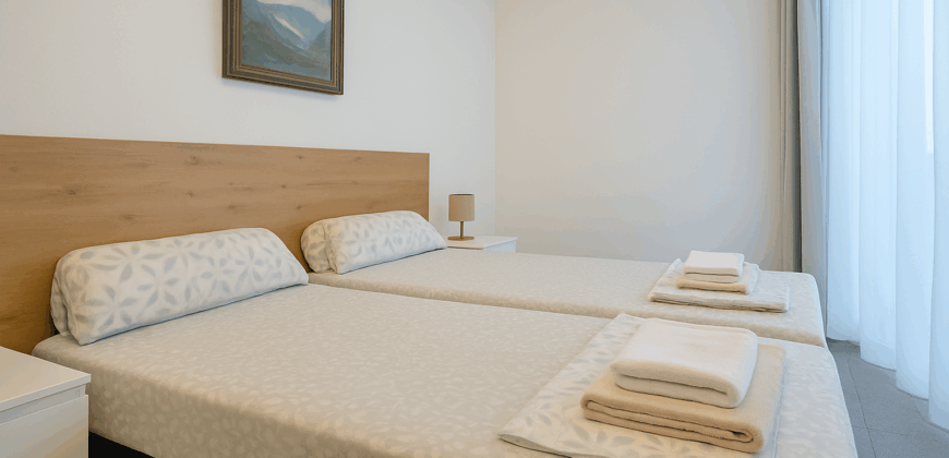 Apartamento con 2 Dormitorios y 2 Balcones – Puerto de la Cruz, Edificio Alta