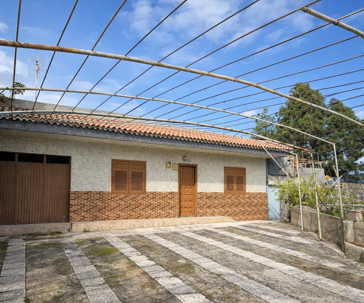 House with Land and Ocean Views – Santa Bárbara